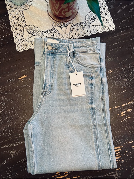 Vervet Denim - NWT beautiful and well made Vervet size 7 or 28 cuffed jeans.